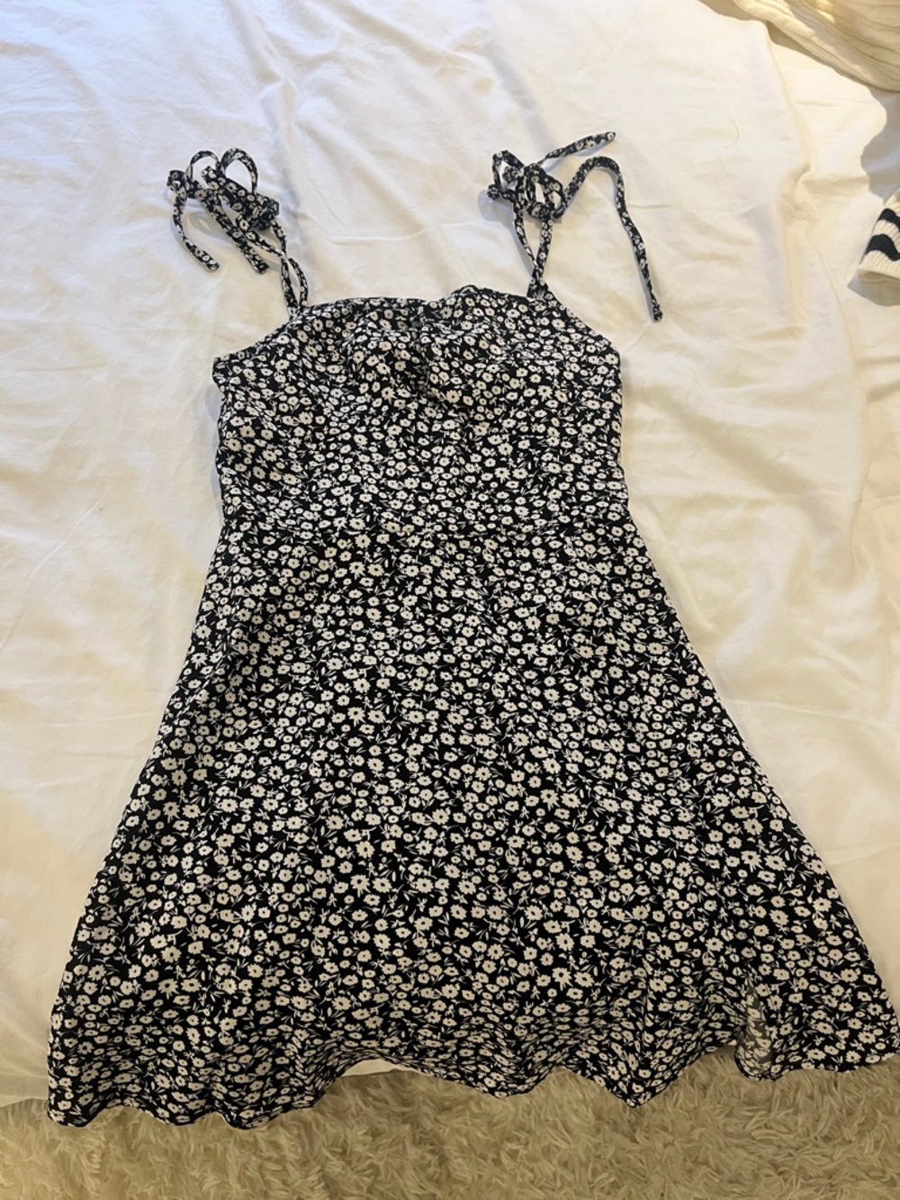 SHEIN Black and White Floral Tie-Shoulder Dress